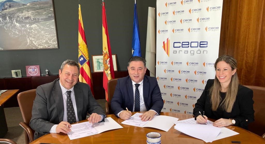 Firma convenio Audidat y CEOE Teruel 2022